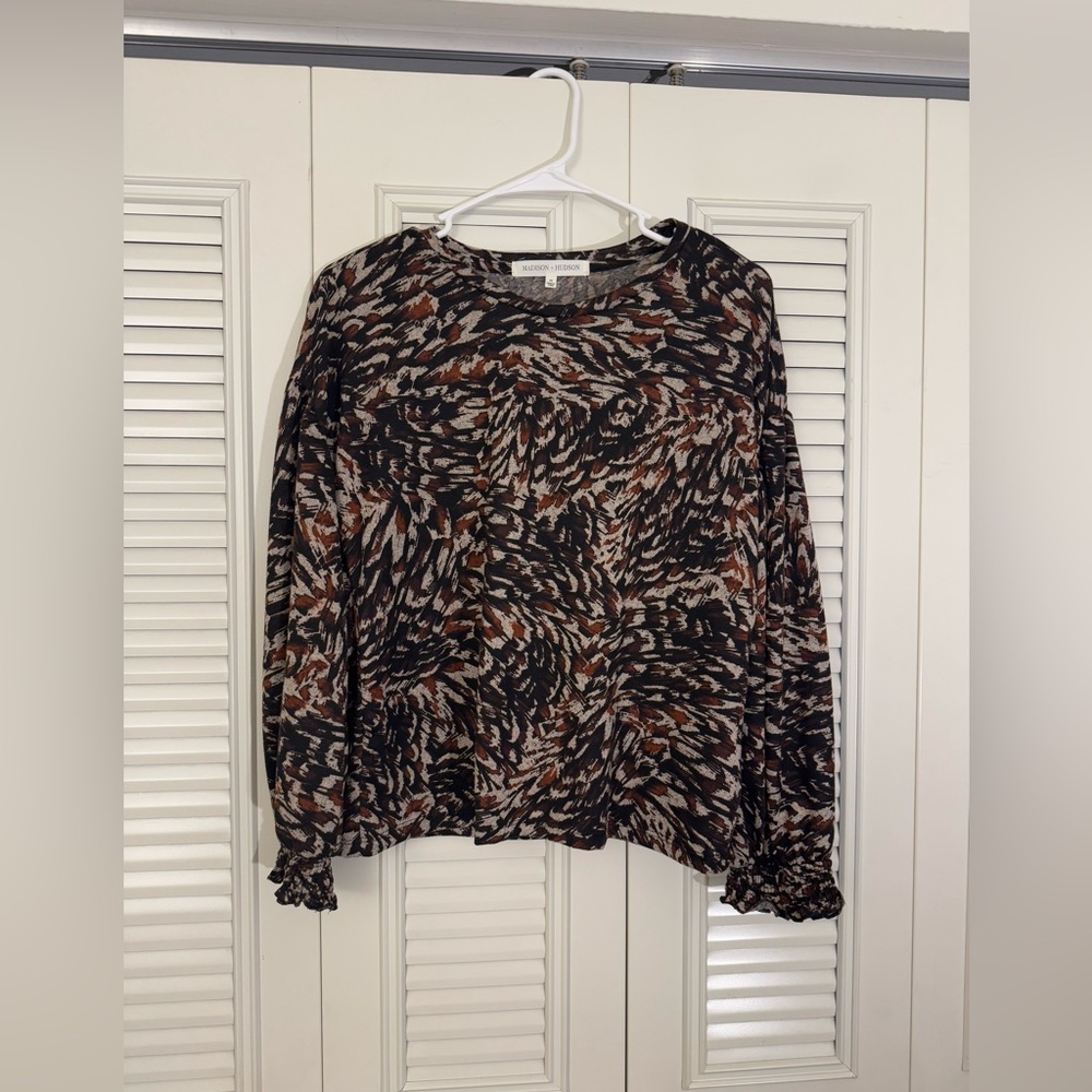 Madison + Hudson Women's Long Sleeve Brown Casual Top Elastic Sleeve Size Medium